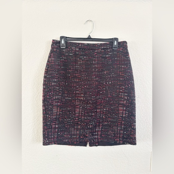 LOFT Black and Red Patterned Pencil Skirt - Picture 1 of 9